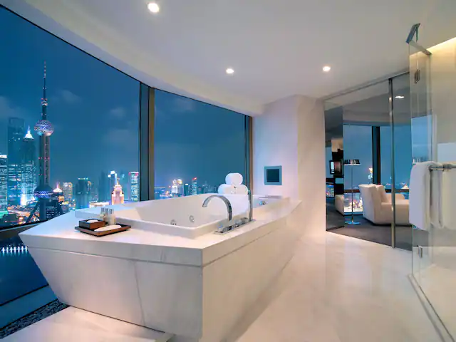 Presidential suite bathtub with view